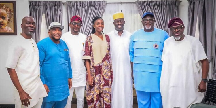 Oyo Serving APM Rep Members Meet Adekambi, Declare Support for Gubernatorial Ambition 
