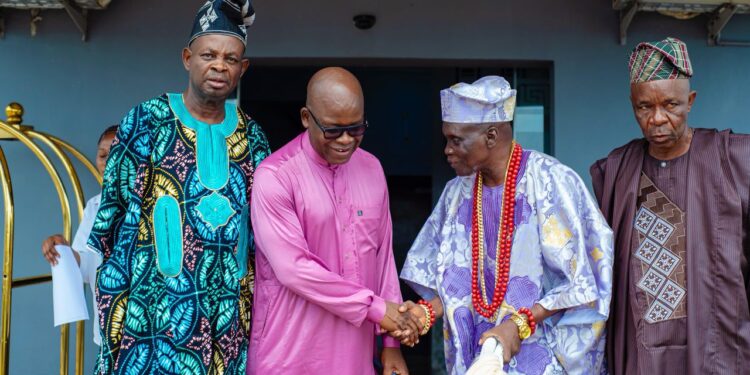 Okanlomo Oodua, Chief Jubril Dotun Sanusi Hosts Alagooja, HRM Oba Abdulganiyu Ajiboye Busari Arogundade II