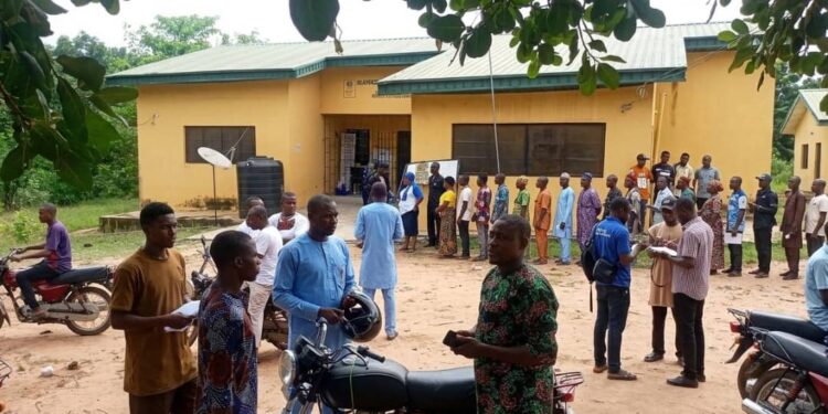 *Just In : Hon. Comforter Picks Up APM Nomination Form, Reaffirms Commitment to Sustained Support and More Dividends of Democracy at the Grassroots*