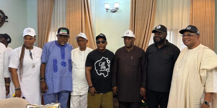 Sen Yunus Akintunde Supports Oyo City Boy Movement With Five Buses Ahead of 2027 Mobilisation