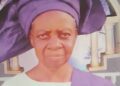 Okunrin Jeje Abiodun Oni condoles with the Orelope local government chairman over his mother’s death.
