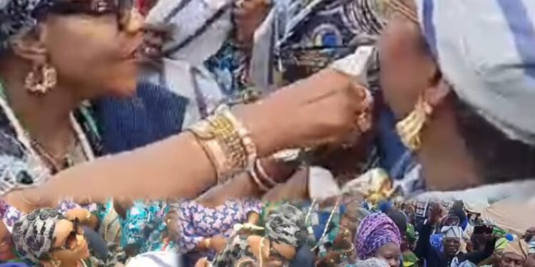 [VIDEOS] Cheers At Mapo Hall As Aduke and Abeo Resolve Long-Standing Iyaloja Dispute