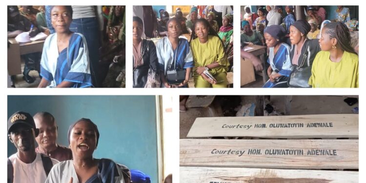 PHOTOS: Adewale Oluwatoyin Omolara Declares for Ward 6 Councillorship in Ibadan South West LG  …..She contributed #50,000, 4 benches,  One bag of salts and Bags of Soaps to the party members.