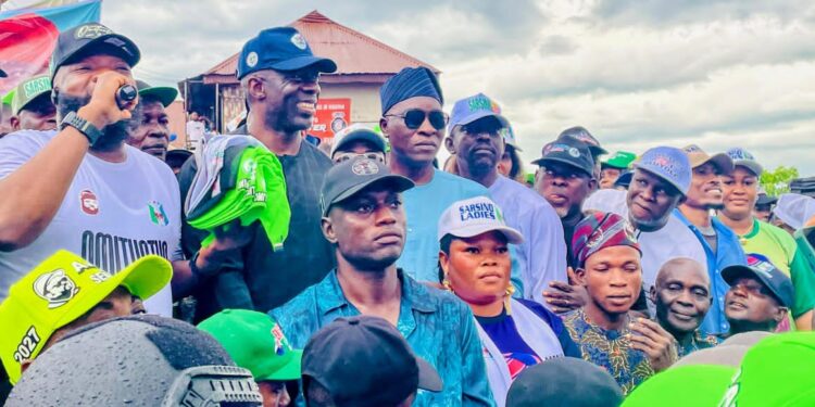 [VIDEOS] Cheers At Mapo Hall As Aduke and Abeo Resolve Long-Standing Iyaloja Dispute