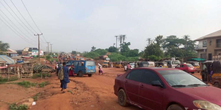 Traffic, Dust, High Fares: Residents, Commuters, Businesses & Schoolchildren Bear Brunt as Olorunsogo–Ilaji Road Project Drags On