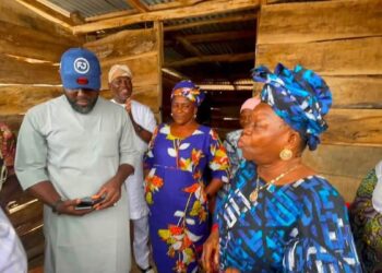 Fijabi sympathises with Bode market traders, supports victims with N1m