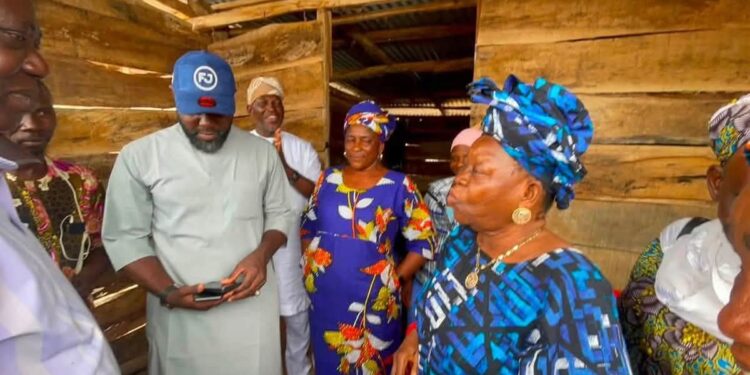 Fijabi sympathises with Bode market traders, supports victims with N1m
