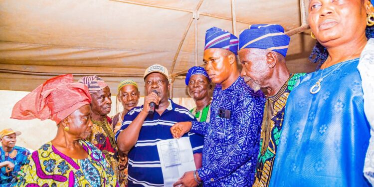 SEN YUNUS AKINTUNDE EMPOWERS TRADERS ACROSS OYO CENTRAL WITH 25 MILLION NAIRA SUPPORT