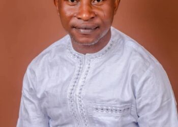 O’shine Celebrates Iwajowa Council Chairman, Oyewumi Muritala,  Describes him as a model for young leaders.