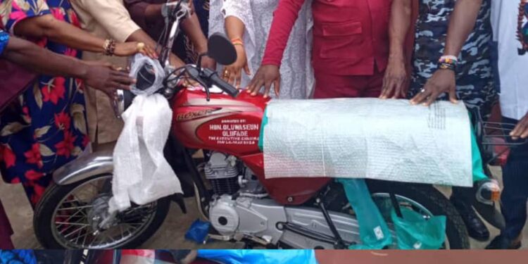Olufade Strengthens Community Security, Donates Brand-New Motorcycle To Amotekun In Ibadan North