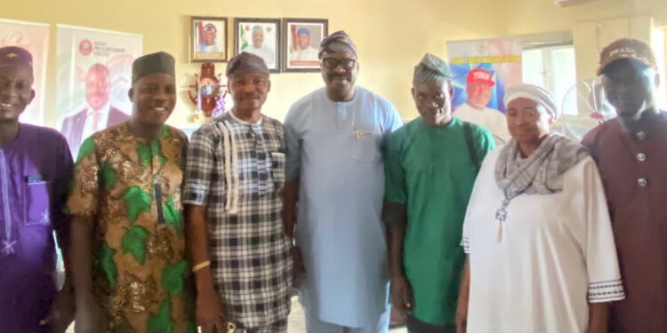 *”Together, We Will Deliver Victory for All APM Candidates Through Unity and Inclusive Leadership” – Akinyele Council Boss, Hon Akinwole Akinleye Declares as Former Akinyele Councilors pay Solidarity Visit*