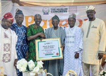 Oyo Muslim Congress honors Oluyole APM Reps candidate, Olatunji with Special Recognition Award