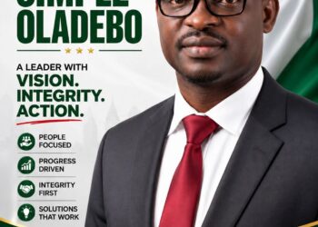 The Executive Chairman, Egbeda Local Government, Hon. Sanda Sikiru congratulate the APM Egbeda local government candidate.
