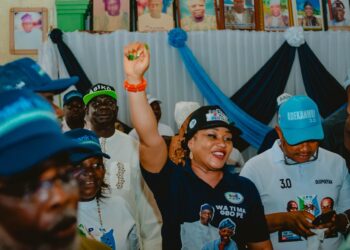 Makinde Commends Akintayo For Delivering Laudable Projects, Says LG Chairman Restored Glory Of New Park Through IBNE LG  …As Gov Commissions 69 Lock-Up Shops, 108 Open Stalls, Motor Park, Others
