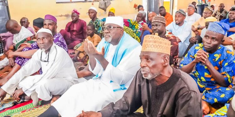Oyo South Apm Candidate, Odidiomo Joins Felele Congregants For Jumat, Supports Mosque Development With ₦5M