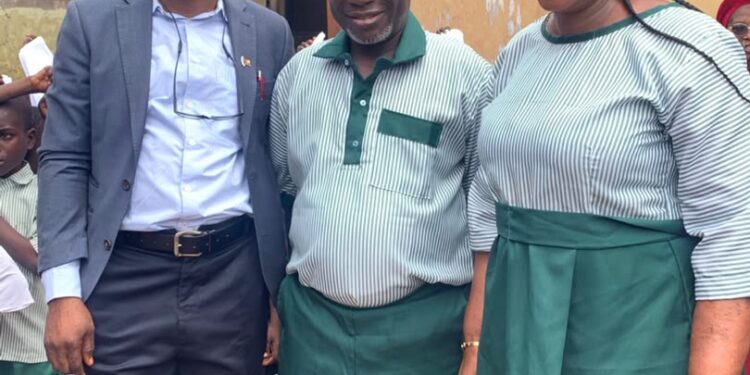 Makinde’s Aide Pledges 200 Uniforms, Socks and Sandals to Oyo Schools, Business Empowerment for Parents