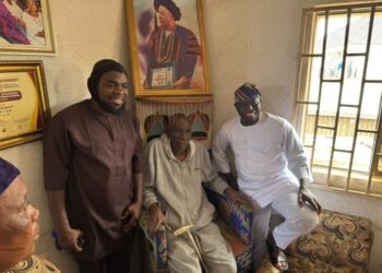 2027: Adlat, Ere Receive Royal Blessings at Ojoo Palace, Donate Solar Street Lights, Promise More Devt