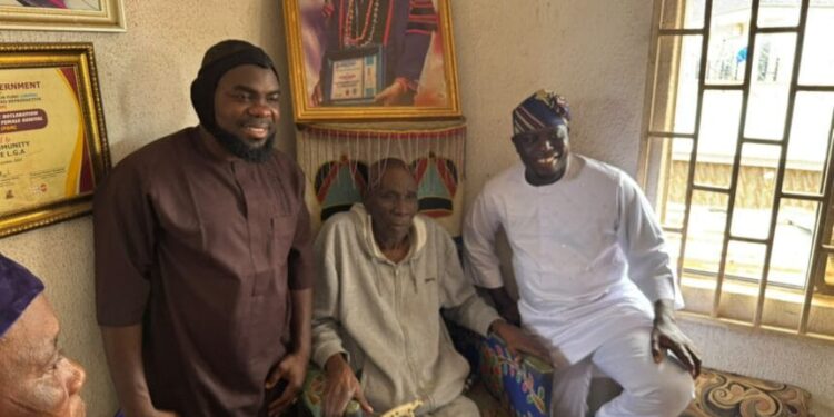 2027: Adlat, Ere Receive Royal Blessings at Ojoo Palace, Donate Solar Street Lights, Promise More Devt