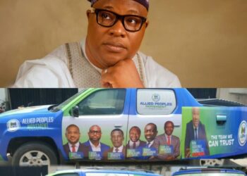 OYSHMB Chair, Bankole, enhances the APM campaign by introducing two vehicles and encourages voters in Ogbomoso to support Makinde and Adekanmbi.