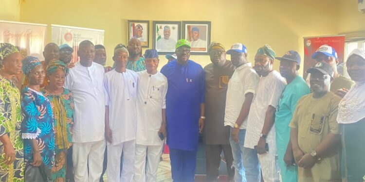 *BREAKING: Political Defections Shake Akinyele as Hon. Wole Akinleye set to Empty Opposition Parties in Akinyele LG, Welcomes Former APC Councillor, Other APC Members into APM*
