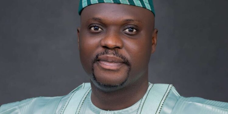 Lawmaker, Waheed Akintayo Donates Additional Solar Lights, Presents Building Materials, Cash to Communities in Oluyole