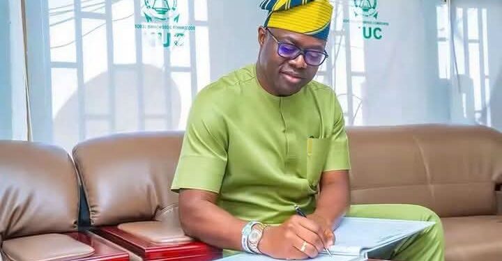 *Makinde Approves Over 400 Percent Salary Increase For LAUTECH Teaching Hospital Cleaners*