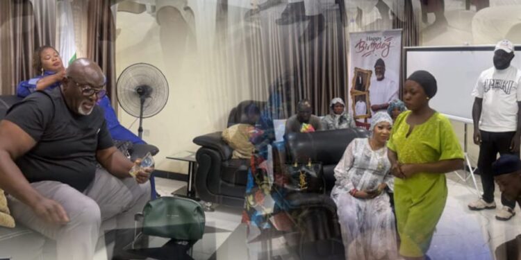 APM Oyo South Candidate, ODIDIOMO Fulfils Promise, Gives Cash Support to Victims of Molete Market Unrest*