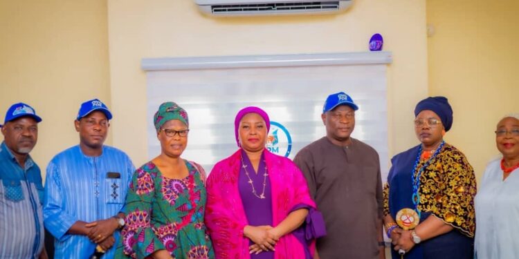 Iyaloja-General Seeks Greater Economic Opportunities for Oyo Traders as She Meets Makinde-Daura Campaign Organisation