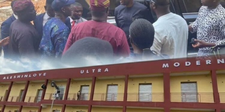 Makinde Rebuilds Hope for Fire Victims, Hands Over 88 Shops at Aleshinloye, Announces ₦100m Support for Bode Traders